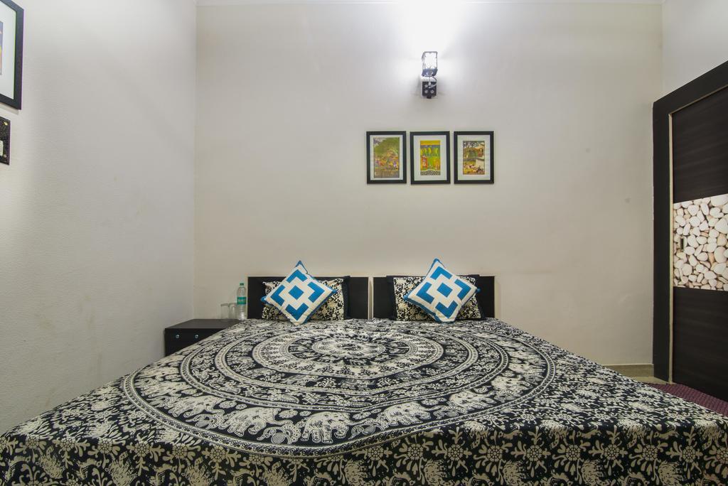 Tuk Tuk Homestay อัครา ภายนอก รูปภาพ