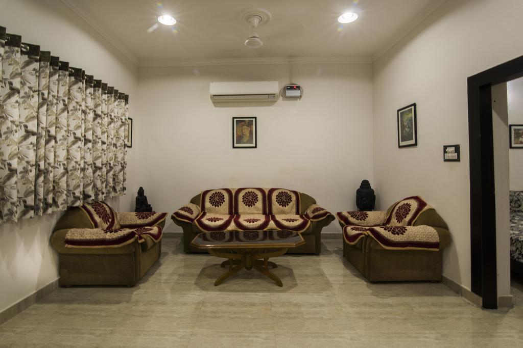 Tuk Tuk Homestay อัครา ภายนอก รูปภาพ