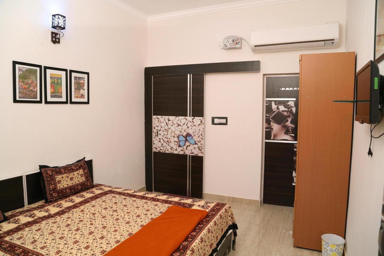 Tuk Tuk Homestay อัครา ภายนอก รูปภาพ